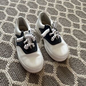 Like new KEDS girls saddle shoes size 11
